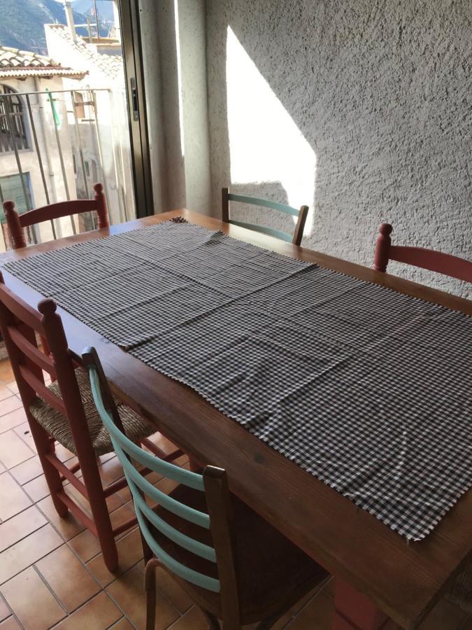 Hostal Casiano Camarasa المظهر الخارجي الصورة