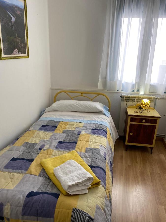 Hostal Casiano Camarasa المظهر الخارجي الصورة
